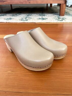 Sven Nude Leather Clogs